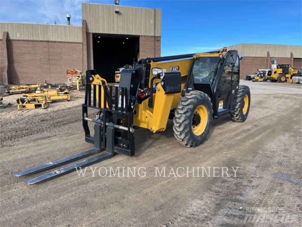 CAT TL642 Телескопічні навантажувачі