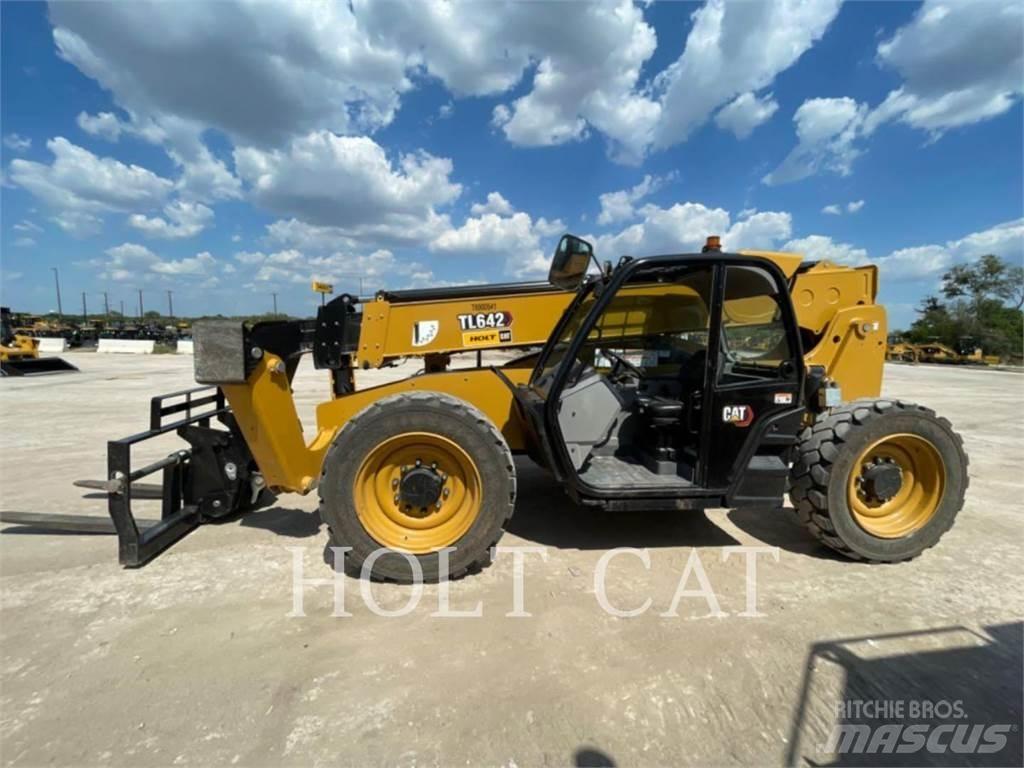 CAT TL642 Телескопічні навантажувачі