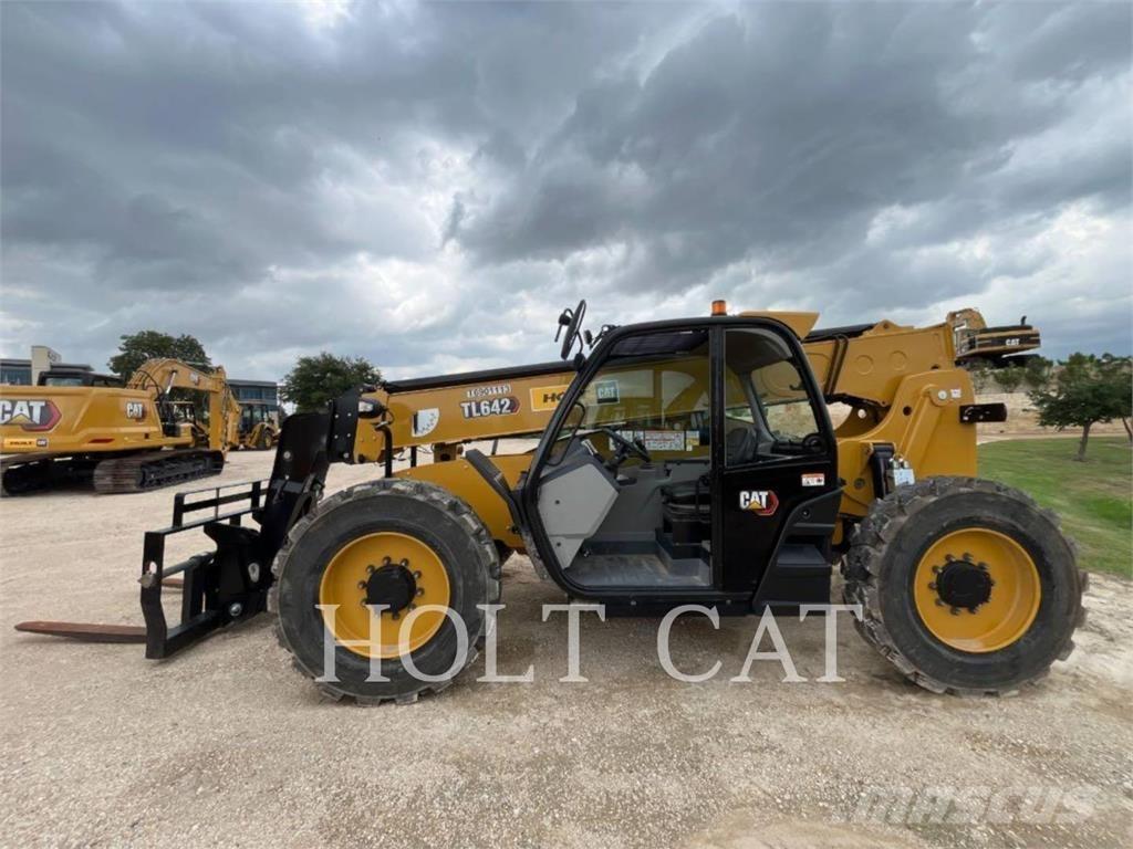 CAT TL642 Телескопічні навантажувачі