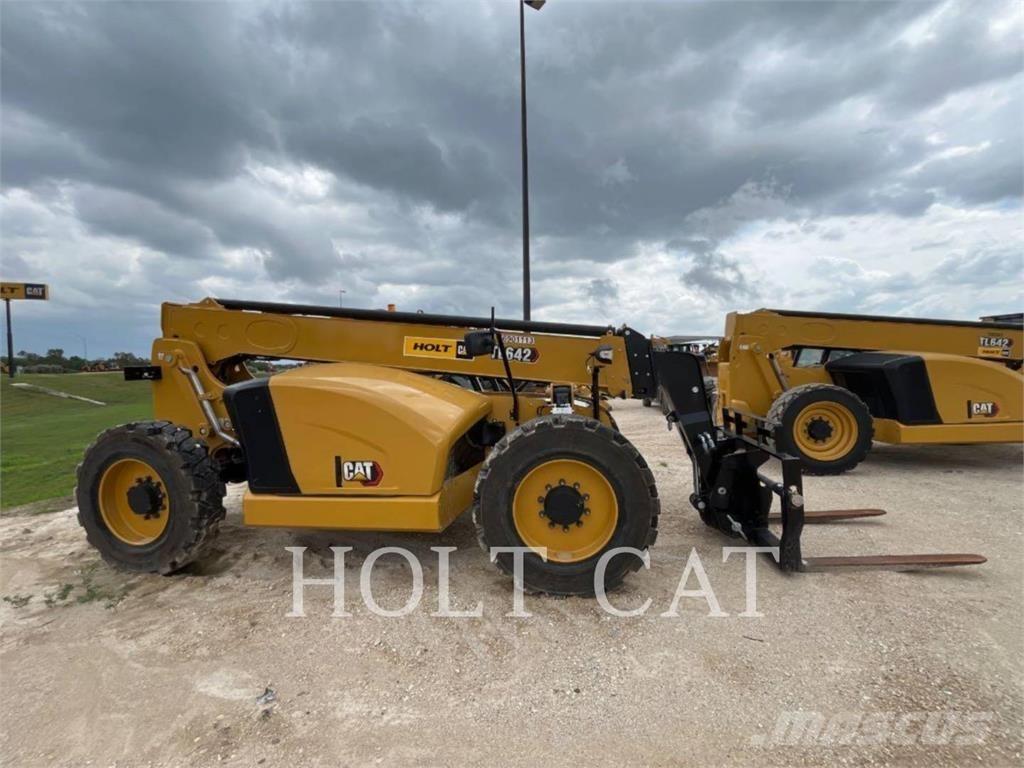 CAT TL642 Телескопічні навантажувачі