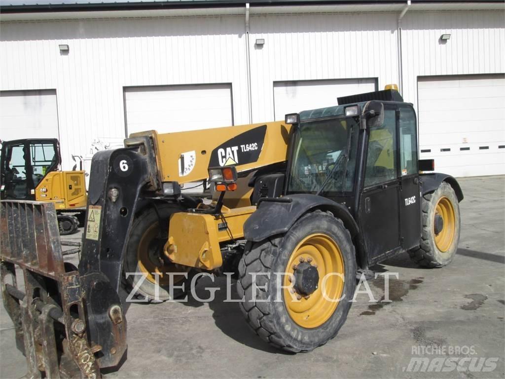 CAT TL642C Телескопічні навантажувачі