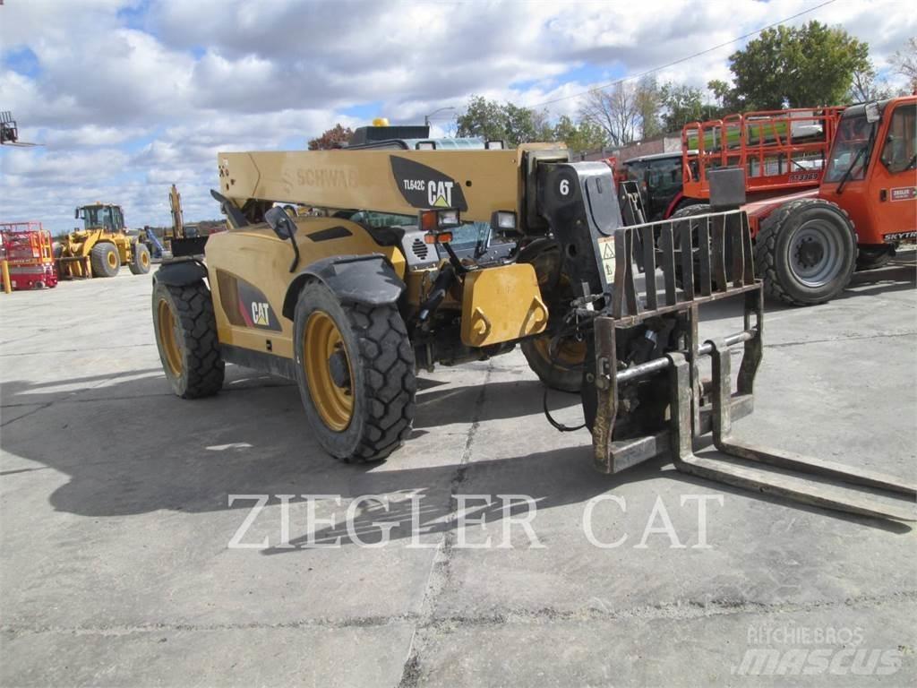 CAT TL642C Телескопічні навантажувачі