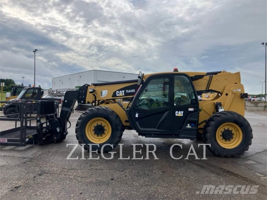CAT TL642C Телескопічні навантажувачі