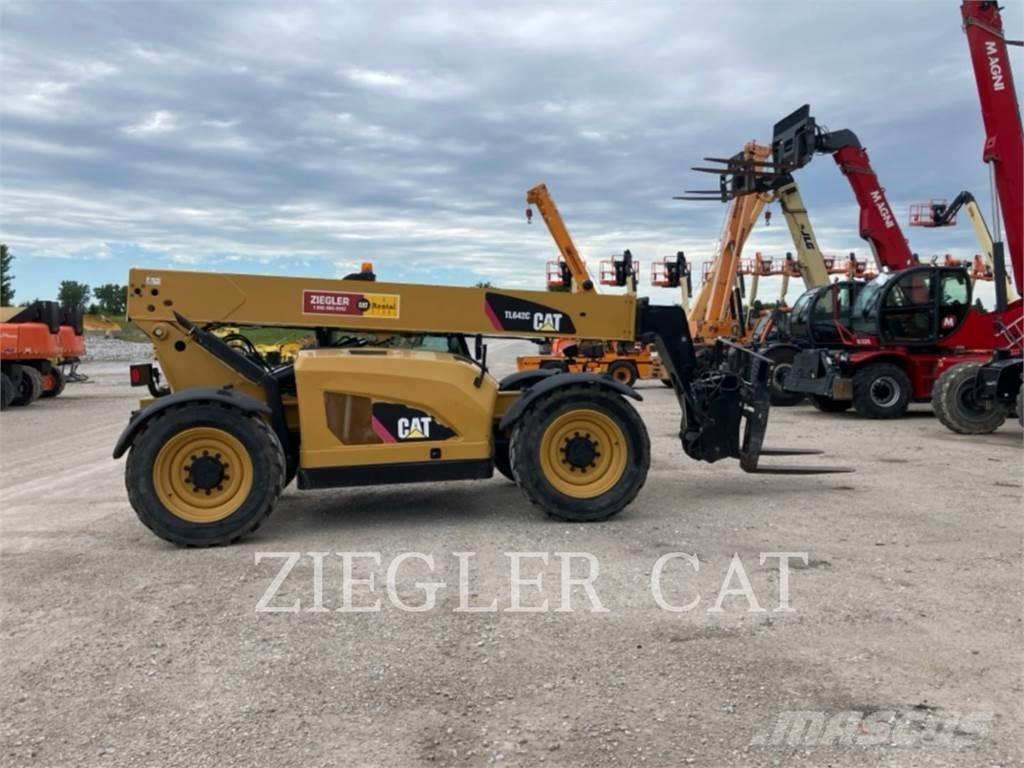 CAT TL642C Телескопічні навантажувачі