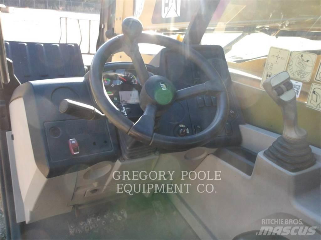 CAT TL642D Телескопічні навантажувачі