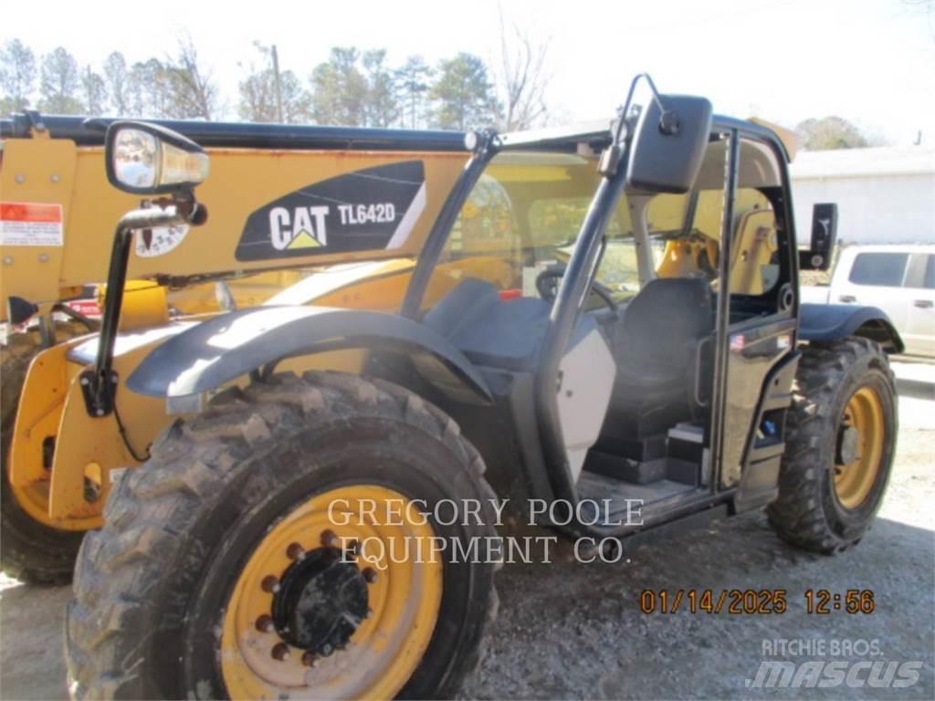 CAT TL642D Телескопічні навантажувачі