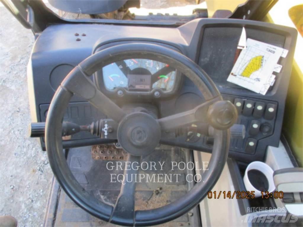 CAT TL642D Телескопічні навантажувачі