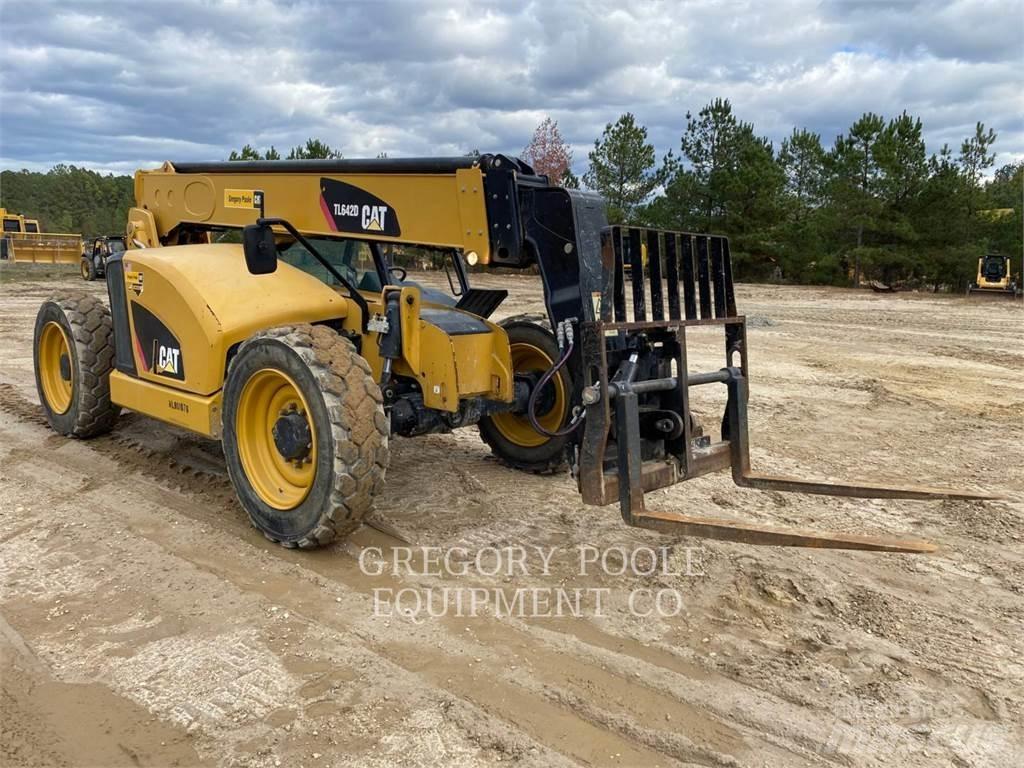 CAT TL642D Телескопічні навантажувачі