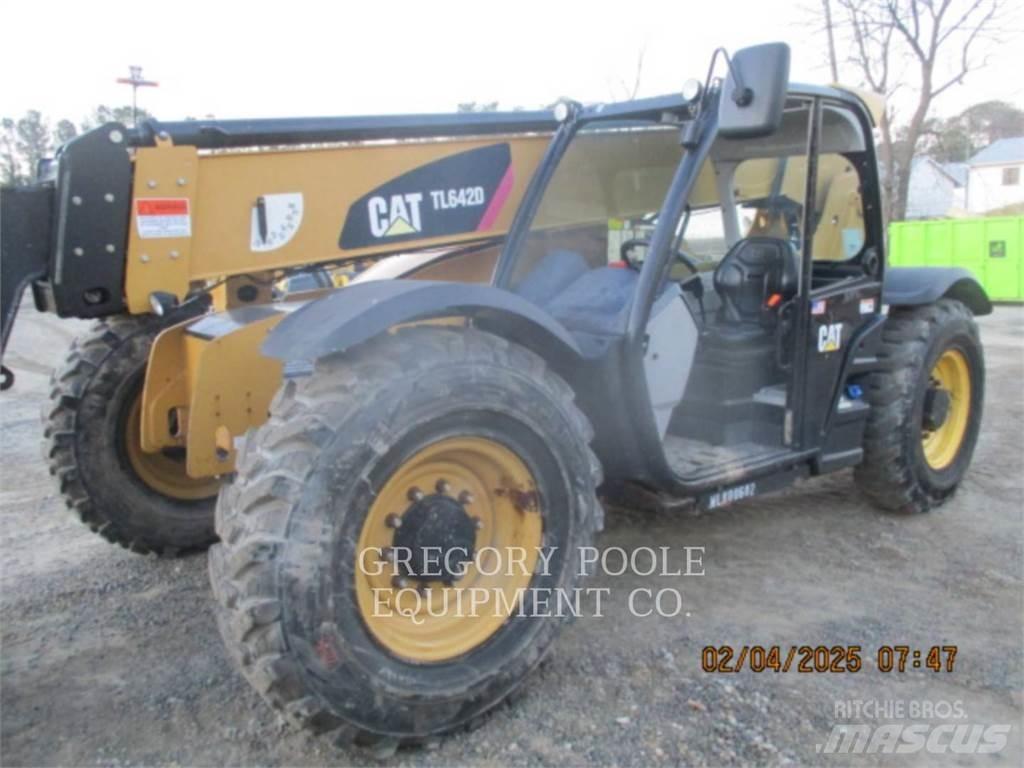 CAT TL642D Телескопічні навантажувачі