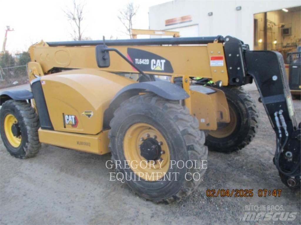 CAT TL642D Телескопічні навантажувачі