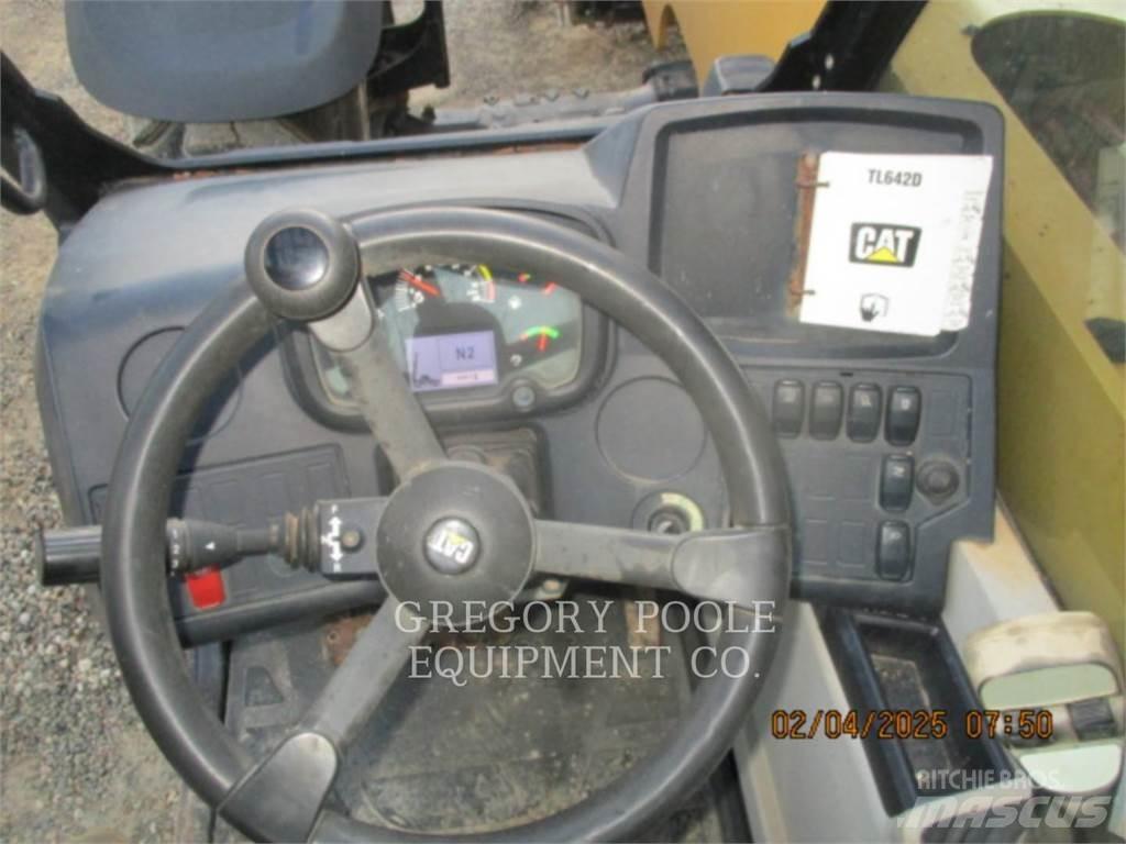 CAT TL642D Телескопічні навантажувачі