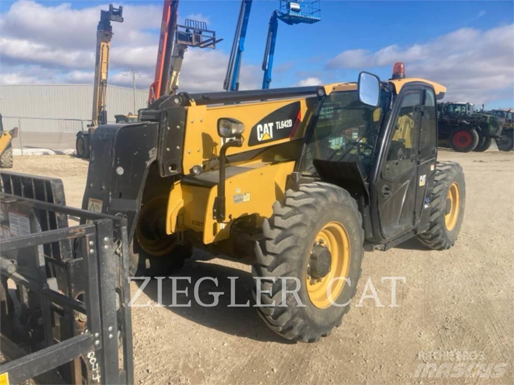 CAT TL642D Телескопічні навантажувачі