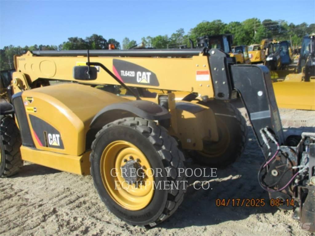 CAT TL642D Телескопічні навантажувачі
