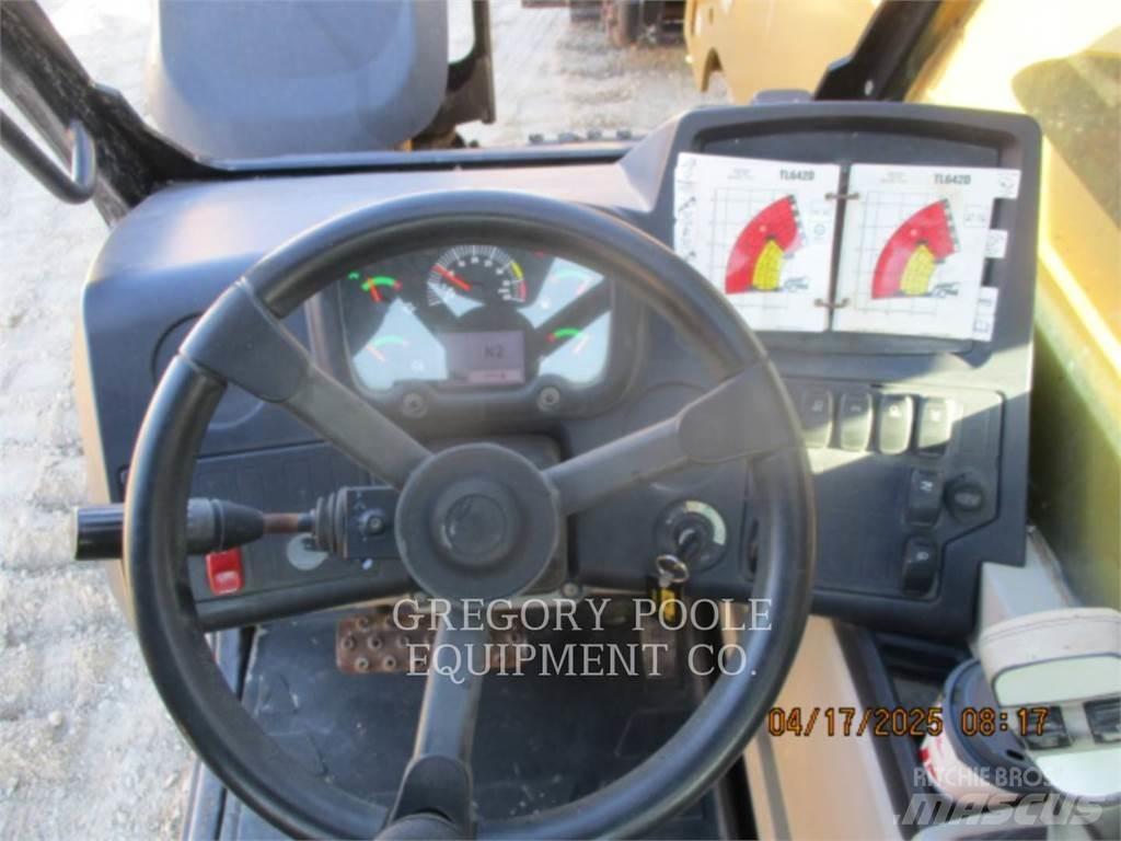 CAT TL642D Телескопічні навантажувачі