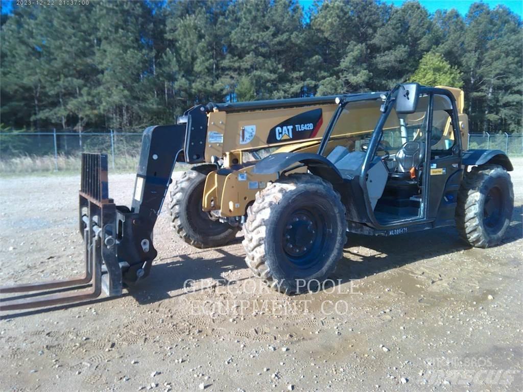 CAT TL642D Телескопічні навантажувачі