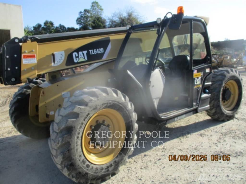 CAT TL642D Телескопічні навантажувачі