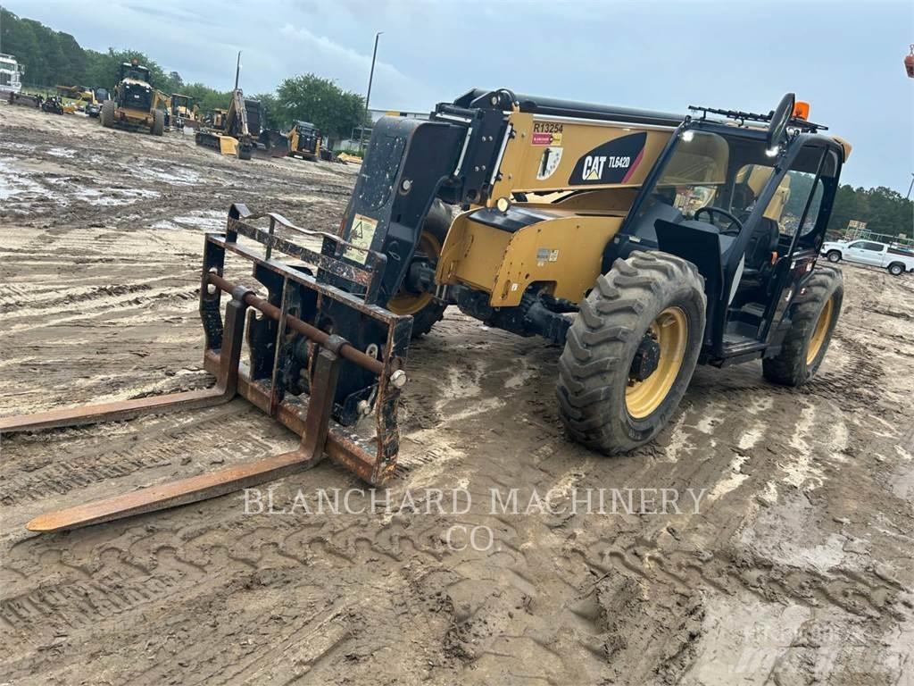 CAT TL642D Телескопічні навантажувачі