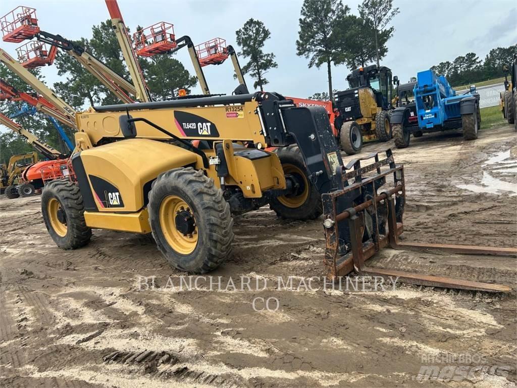 CAT TL642D Телескопічні навантажувачі