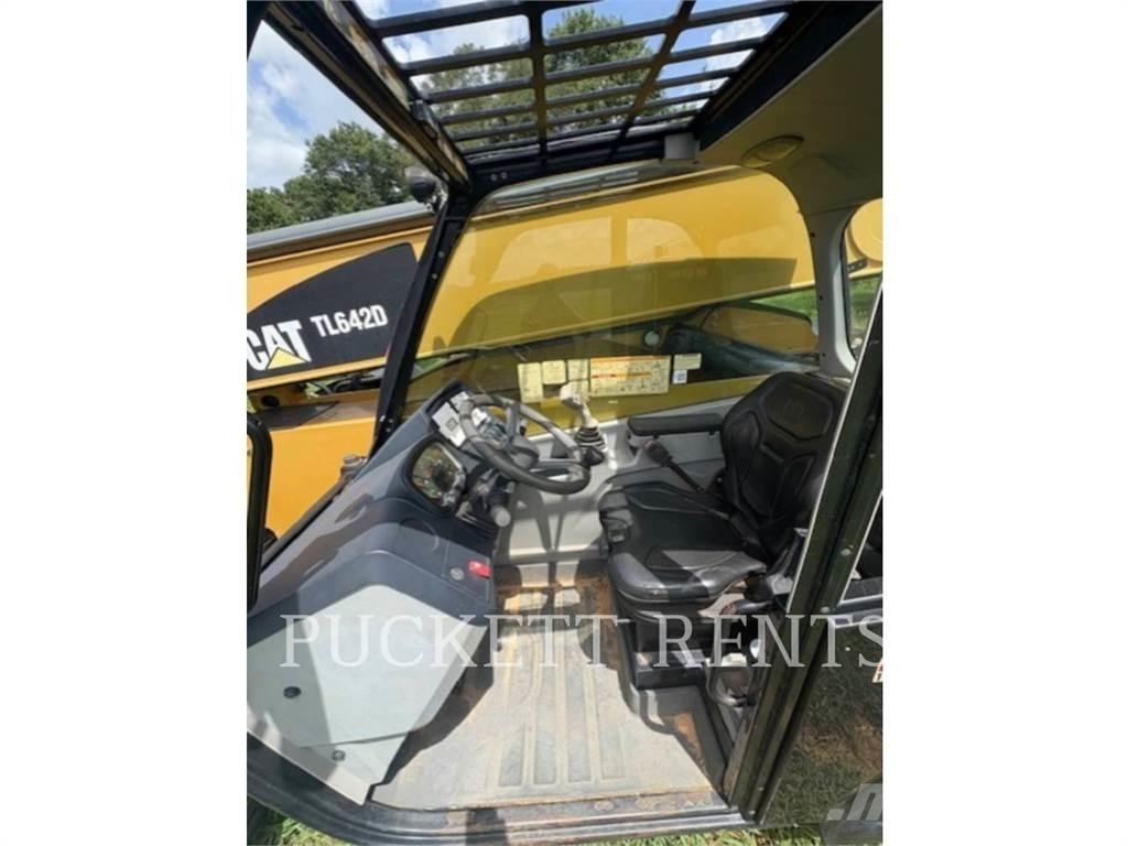 CAT TL642D Телескопічні навантажувачі