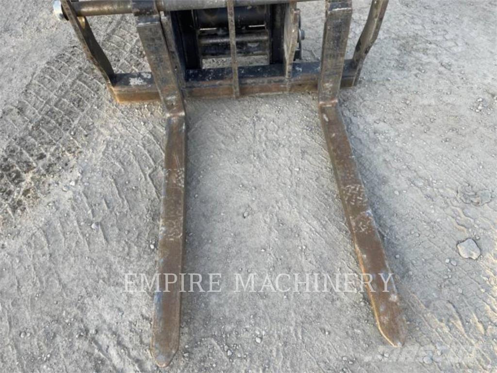 CAT TL642D Телескопічні навантажувачі