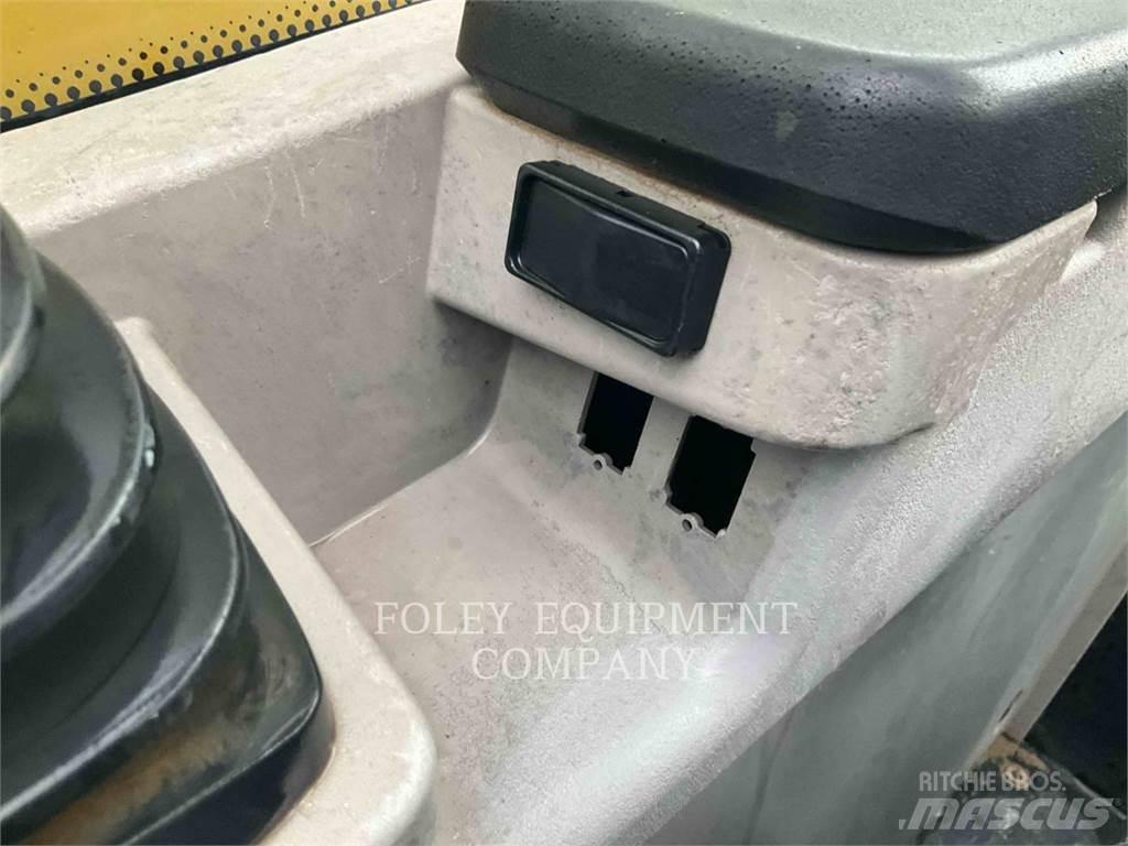 CAT TL642DO Телескопічні навантажувачі