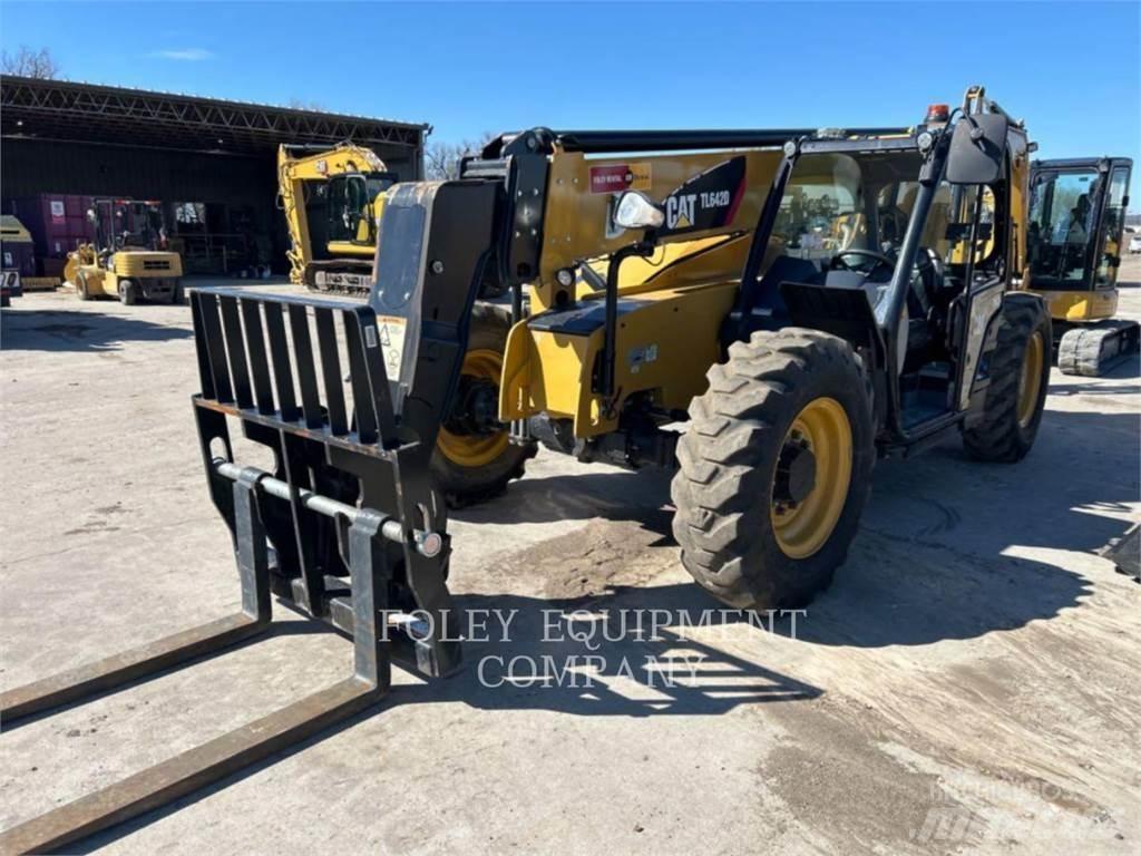CAT TL642DO Телескопічні навантажувачі
