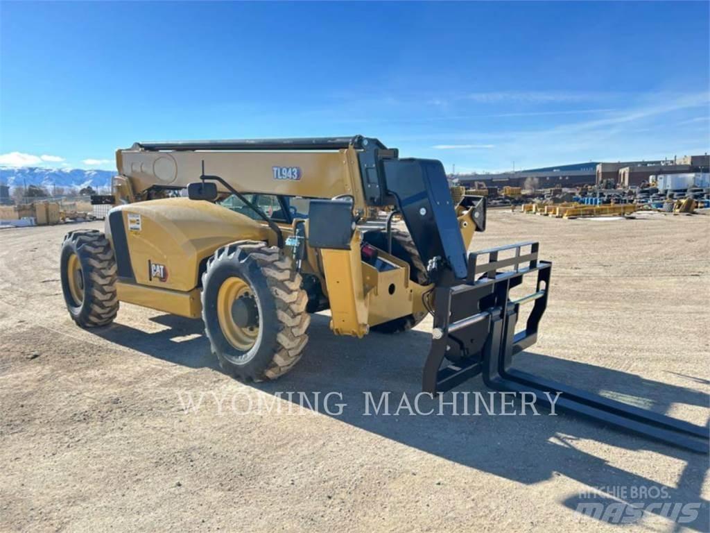 CAT TL943 Телескопічні навантажувачі