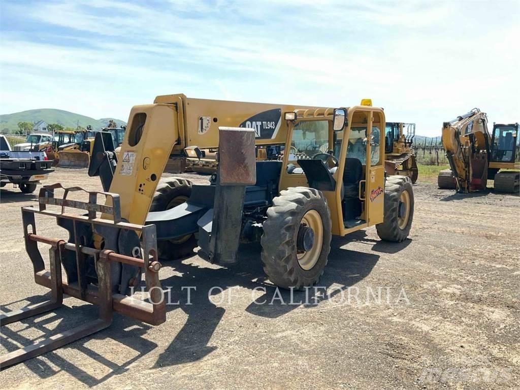 CAT TL943 Телескопічні навантажувачі
