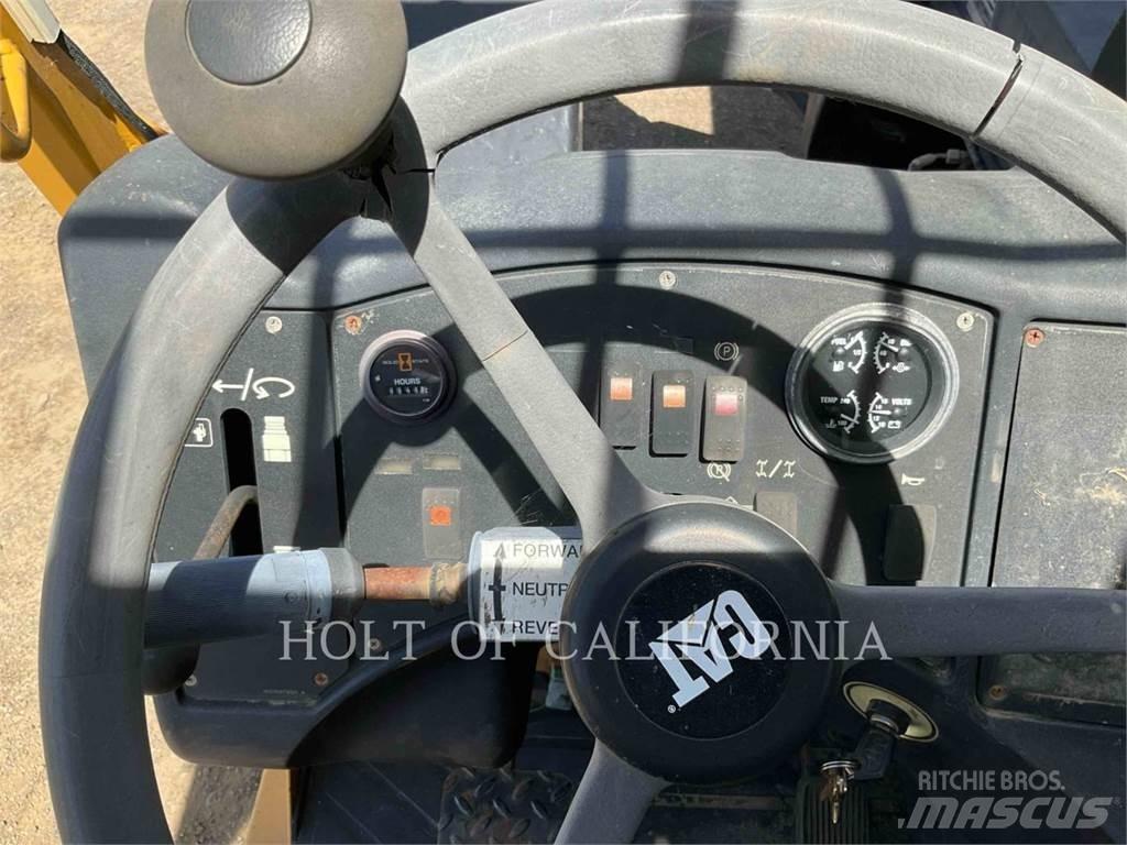 CAT TL943 Телескопічні навантажувачі