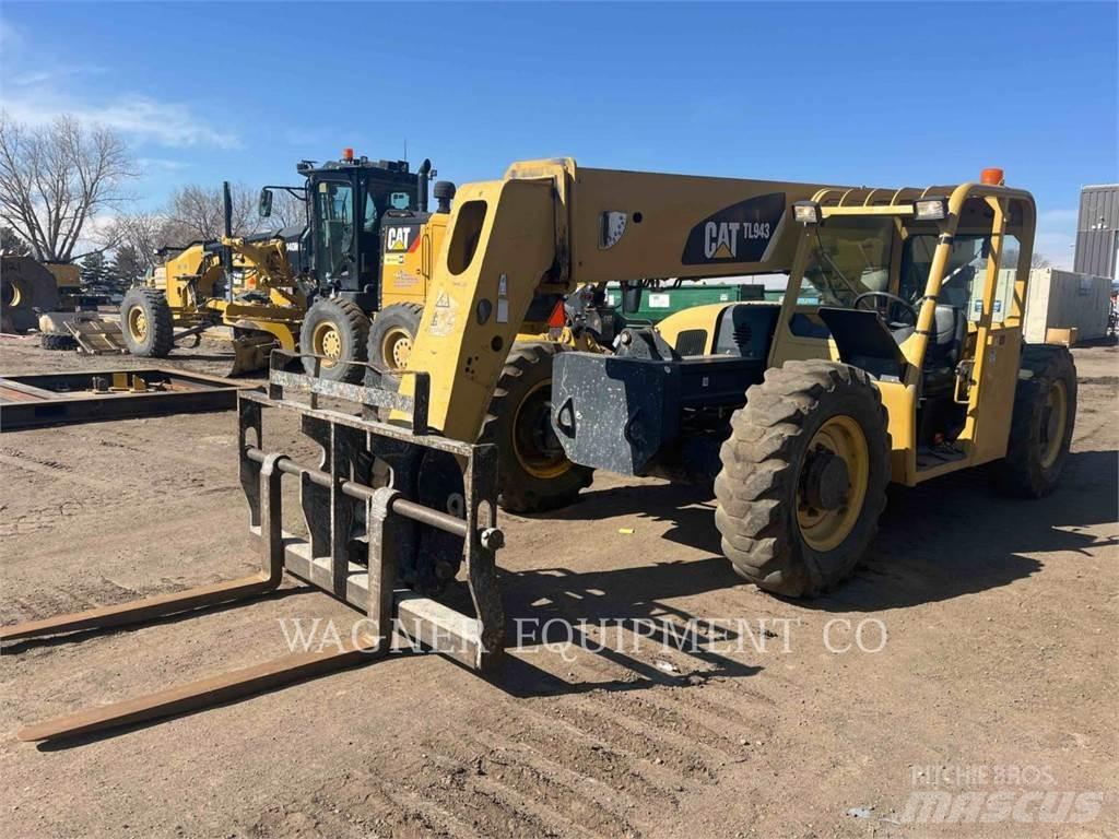 CAT TL943 Телескопічні навантажувачі