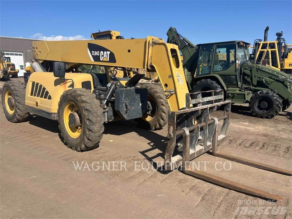 CAT TL943 Телескопічні навантажувачі