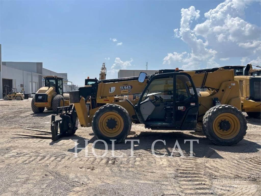 CAT TL943 Телескопічні навантажувачі