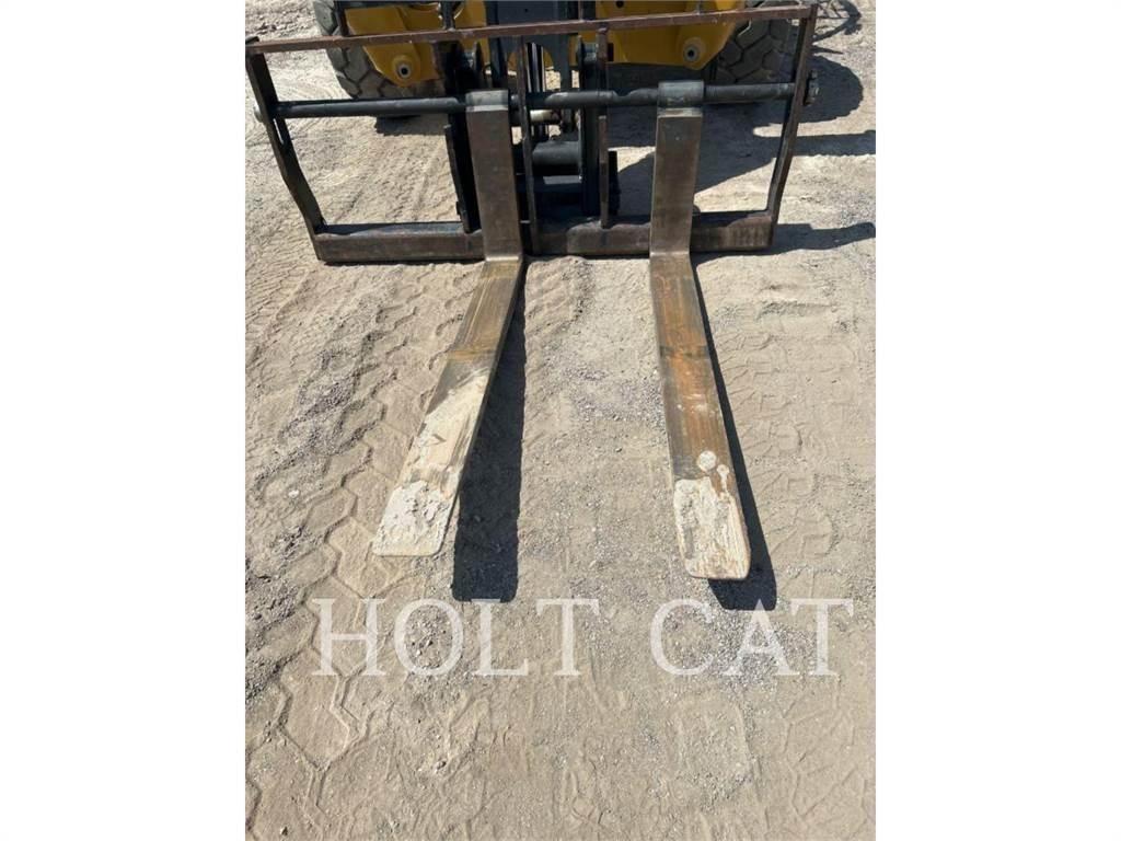 CAT TL943 Телескопічні навантажувачі