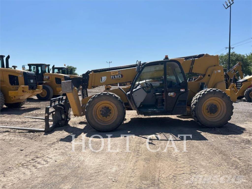 CAT TL943 Телескопічні навантажувачі