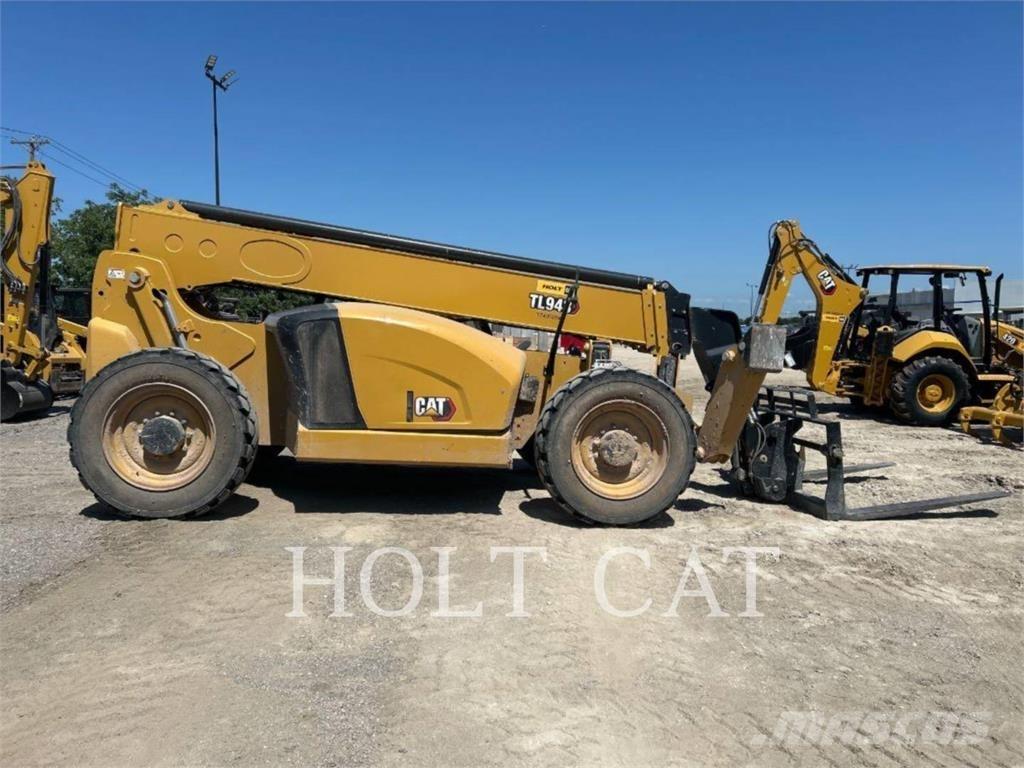 CAT TL943 Телескопічні навантажувачі