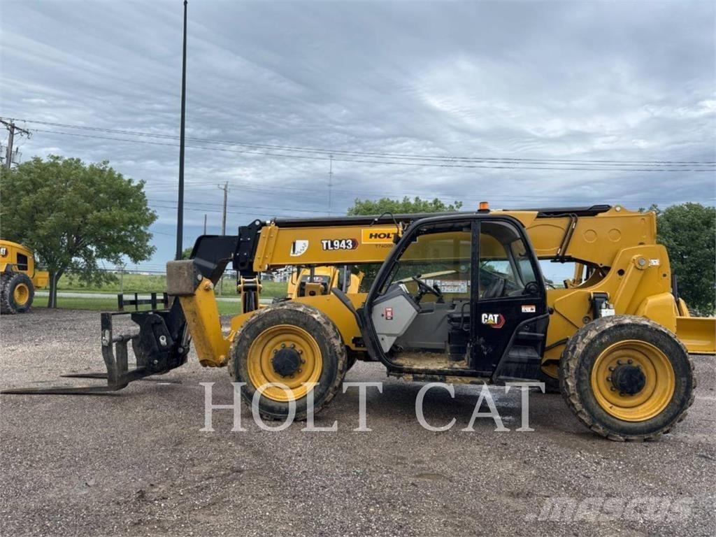 CAT TL943 Телескопічні навантажувачі