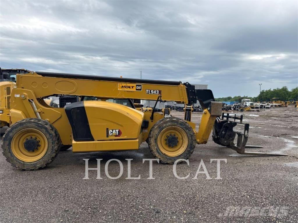 CAT TL943 Телескопічні навантажувачі