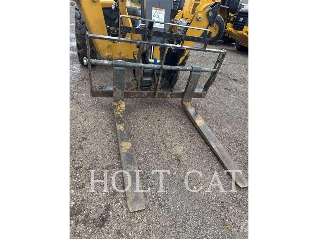 CAT TL943 Телескопічні навантажувачі