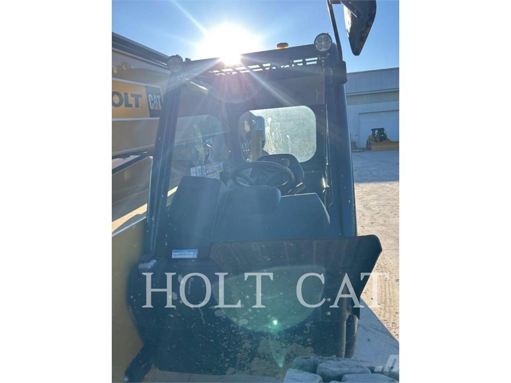 CAT TL943 Телескопічні навантажувачі