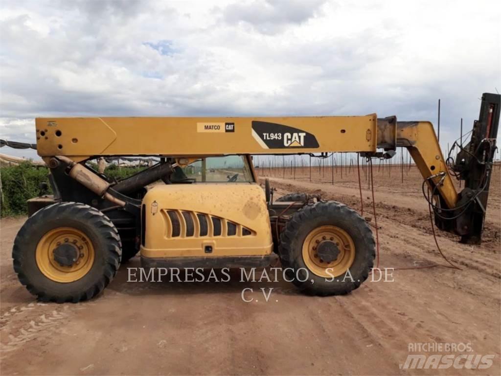 CAT TL943 Телескопічні навантажувачі