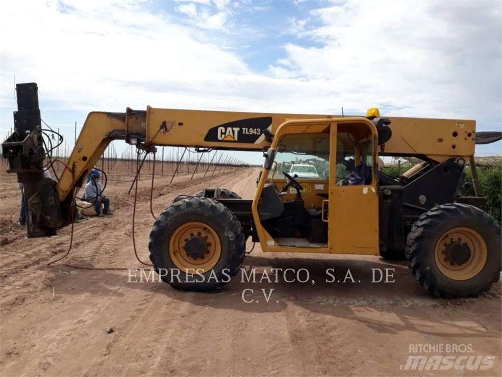 CAT TL943 Телескопічні навантажувачі