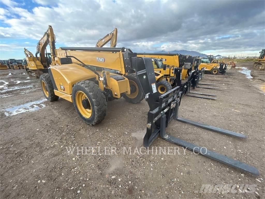 CAT TL943 CB Телескопічні навантажувачі