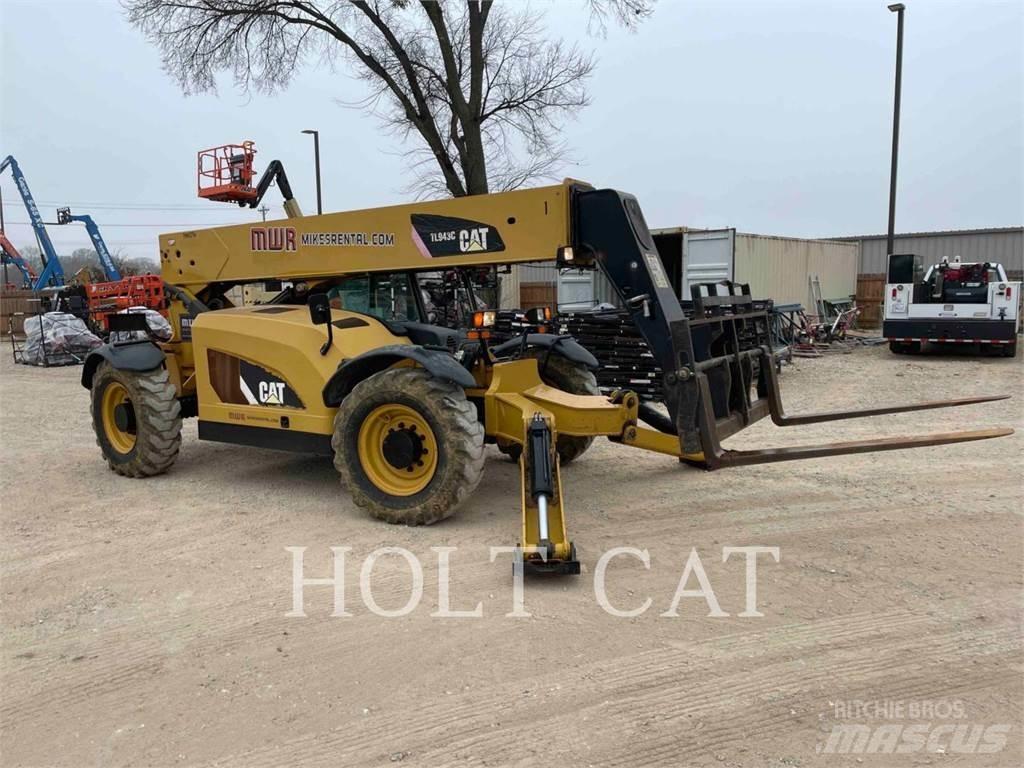 CAT TL943C Телескопічні навантажувачі
