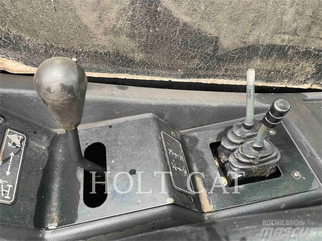CAT TL943C Телескопічні навантажувачі