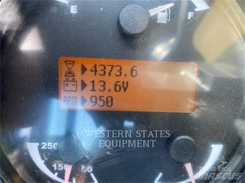 CAT TL943C Телескопічні навантажувачі