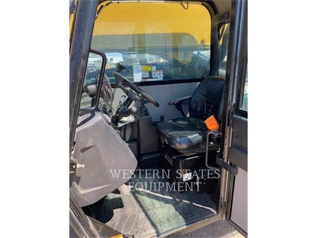 CAT TL943C Телескопічні навантажувачі
