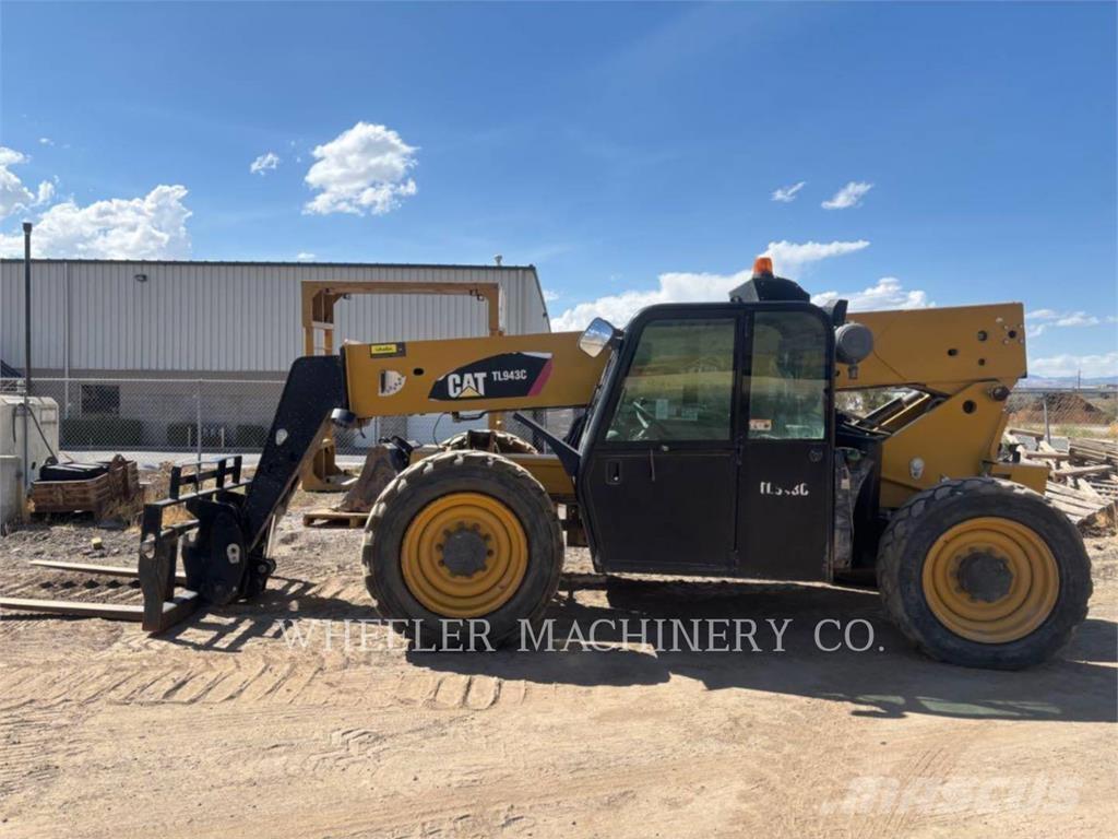 CAT TL943C CAB Телескопічні навантажувачі