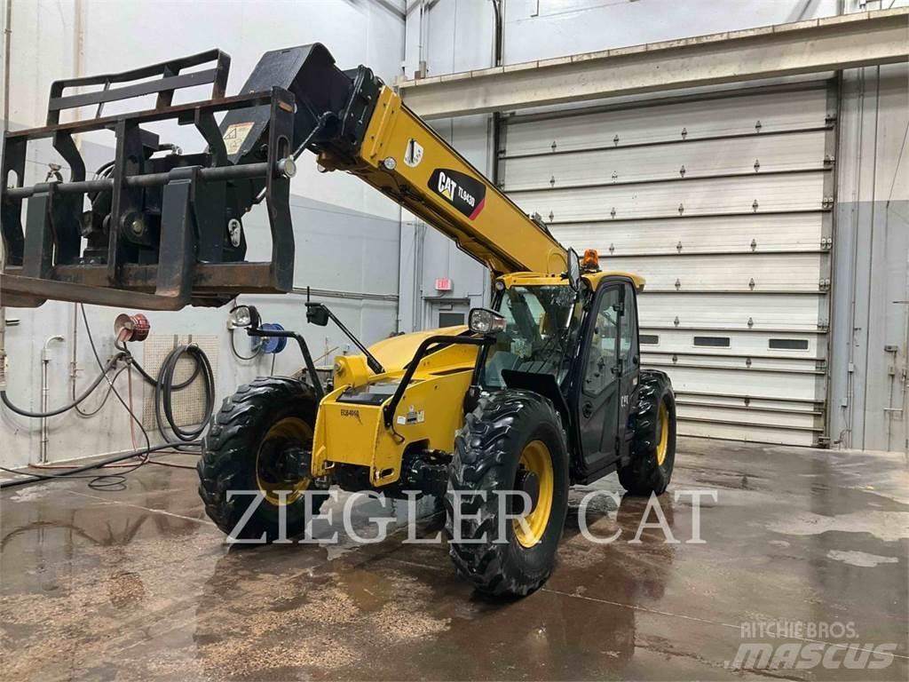 CAT TL943D Телескопічні навантажувачі