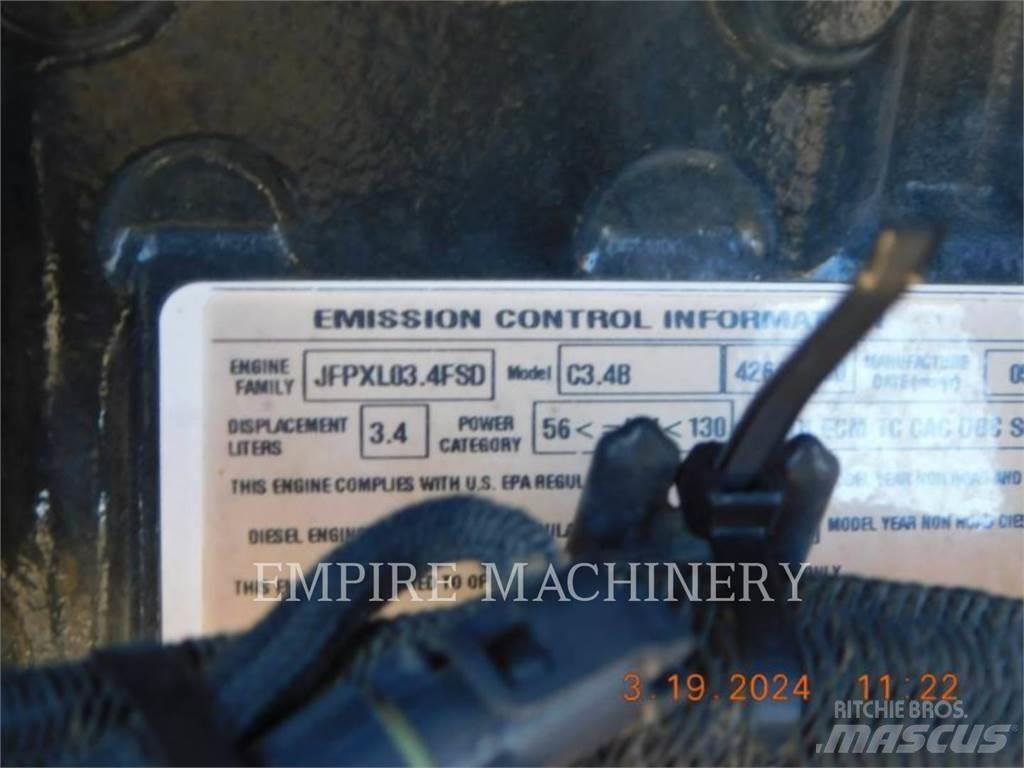 CAT TL943D Телескопічні навантажувачі
