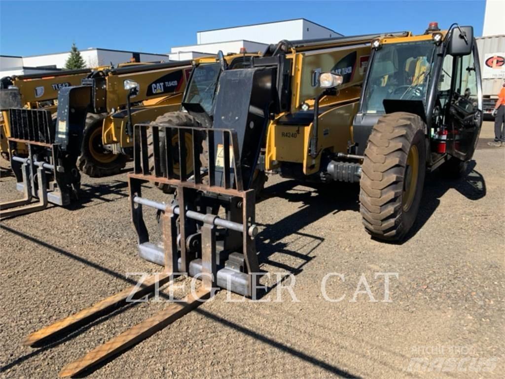 CAT TL943D Телескопічні навантажувачі